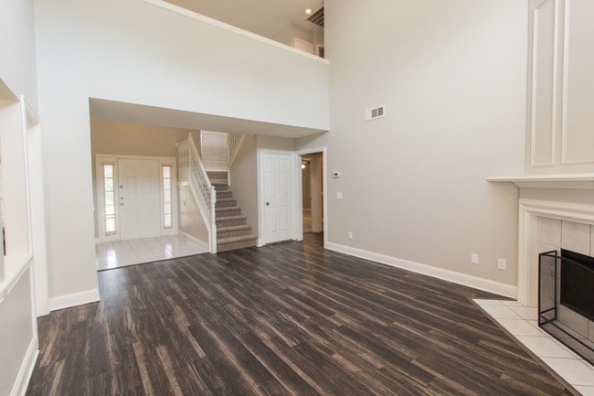 Building Photo - 1311 Autumn Trl, Lewisville, TX 75067