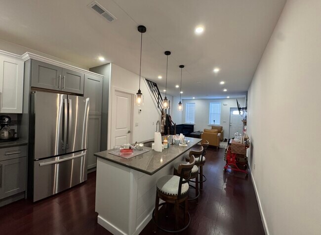 cocina espaciosa - 3520 W Allegheny Ave