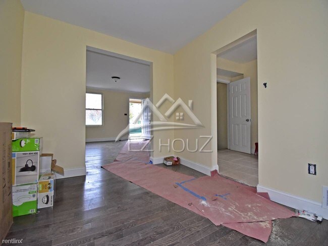 Building Photo - 5113 Laurel Ave