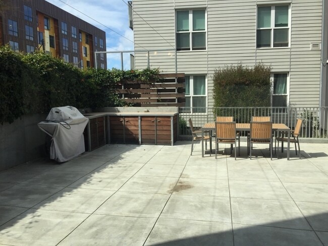 Building Photo - Furnished or Unfurnished Light filled, Spa...