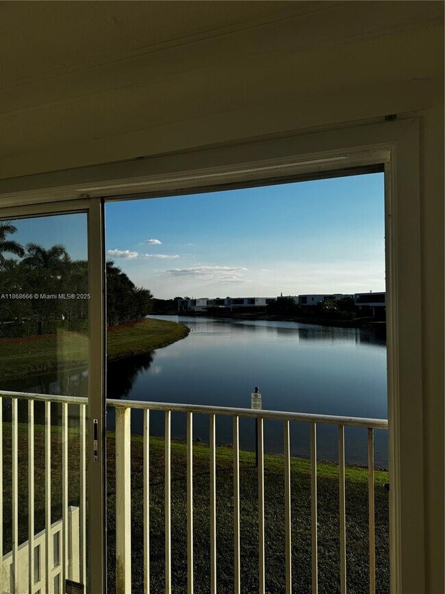 Foto del edificio - 154 Riviera Cir