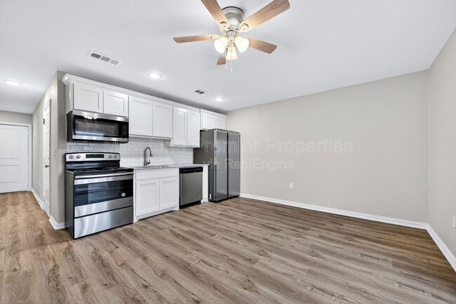 Building Photo - 2809 Peony Dr