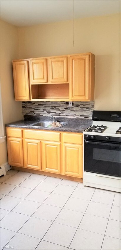 Building Photo - 3 br, 1 bath  - 137 Goodwin Ave Apt 2