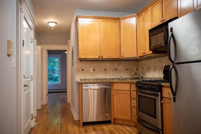 Building Photo - 349 7th St