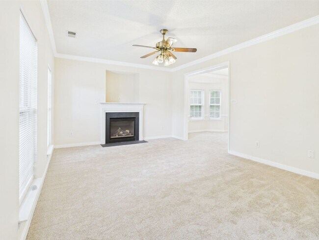 Foto del edificio - Newly Renovated 3 Bed 2.5 Bath Home in E H...