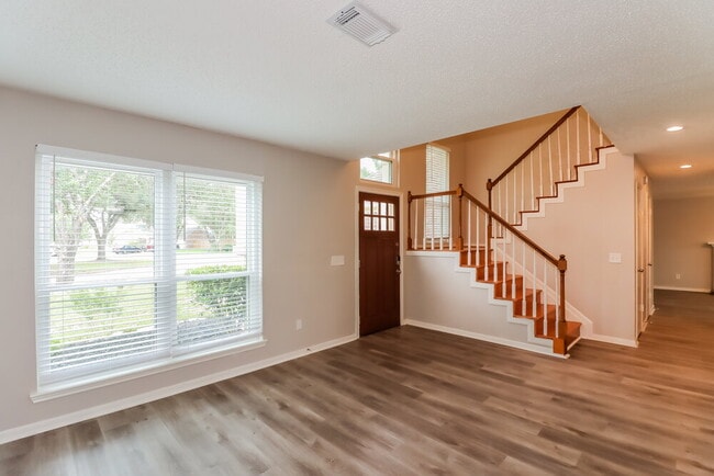 Building Photo - 2806 Sunshine Cir