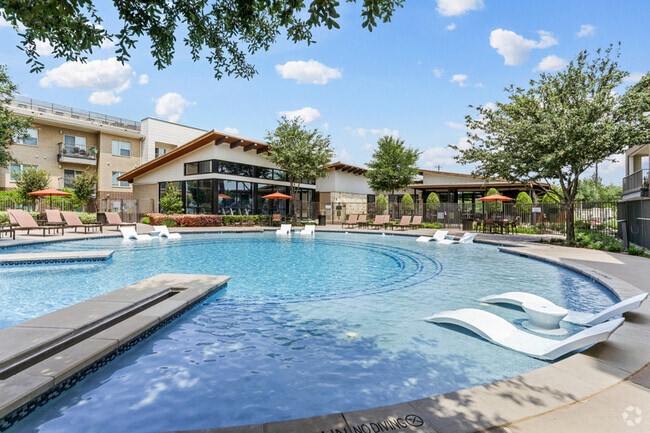 Building Photo - Lantower Legacy Lakes