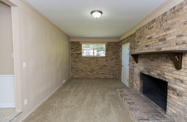 Building Photo - 2808 Cedar Ln