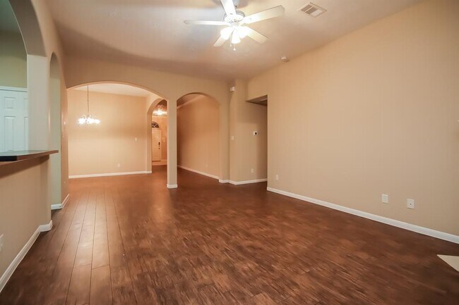 Building Photo - 3211 Quail Run Dr
