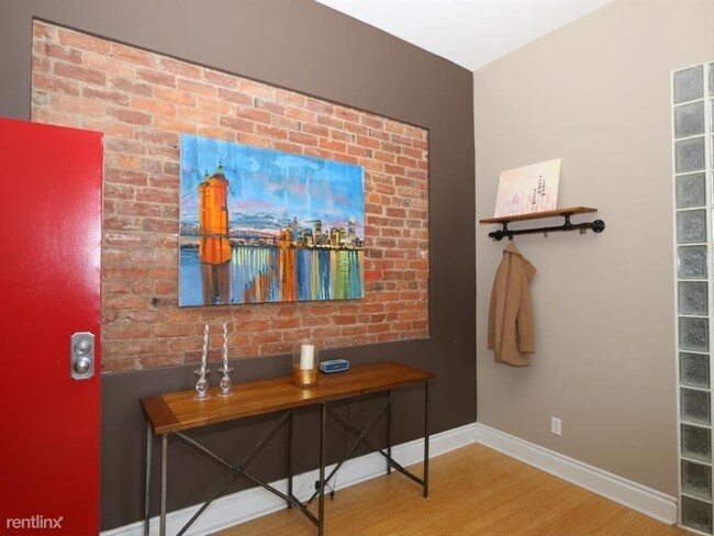Foto del edificio - 2 br, 1.5 bath - 104 W 9th St