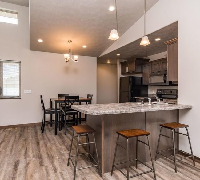 Building Photo - Sunburst Townhomes