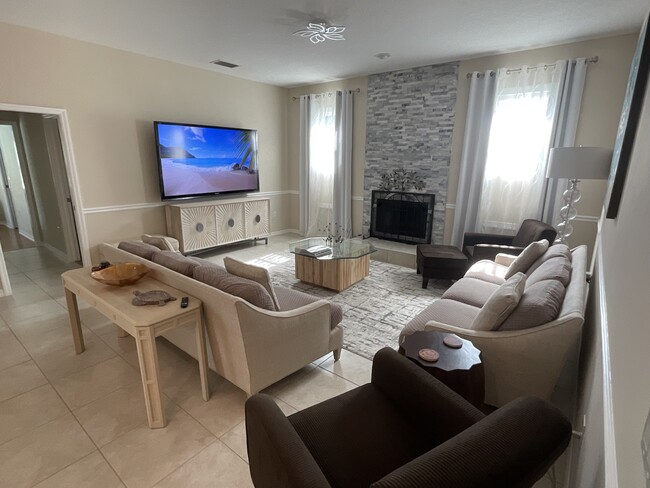 Building Photo - 1086 Hoover Cir