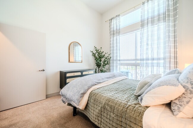 Building Photo - Bolsa Row Apartments