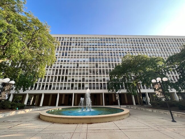 Building Photo - 1400 E 55th Pl
