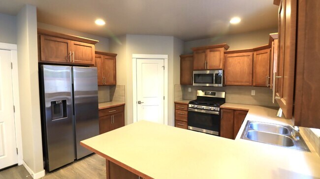 Foto del edificio - Rare 5/3 home in SE Bend