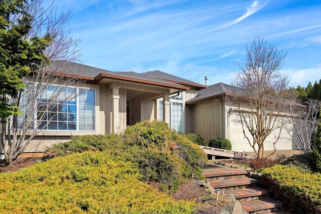 Foto del edificio - Spacious 3 bed, 2 bath with office (office can be used as 4th bedroom).