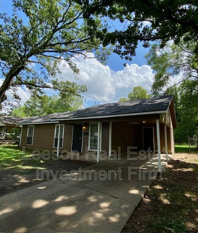 Building Photo - 629 David Dr