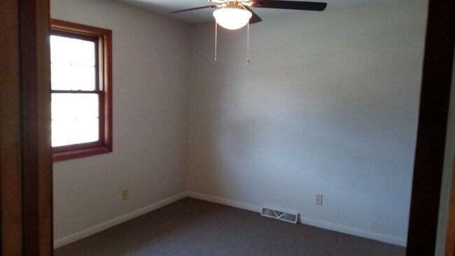 Dormitorio - 407 N Marshall St
