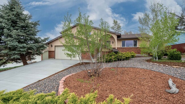 Building Photo - Four level home in Vista Grande