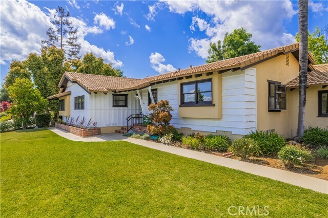 Building Photo - 2445 Ocean View Dr