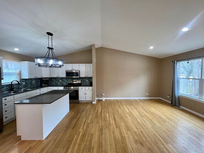 Building Photo - 2610 S Elmkirk Park