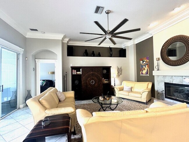 Foto del edificio - AVAILABLE May 1- 0CT 31ST .FURNISHED/SEASONAL.  3/2 POOL HOME IN ROSEDALE!