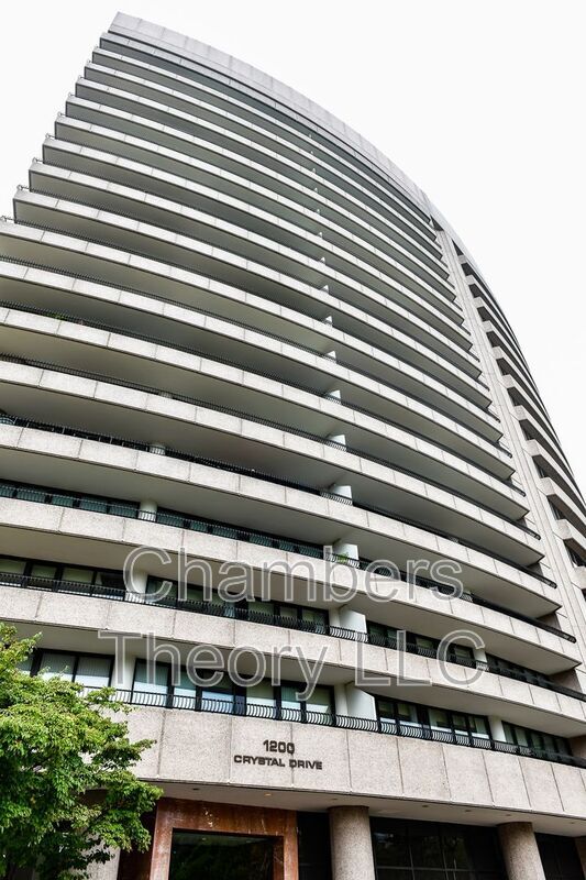 Foto del edificio - 1200 Crystal Dr