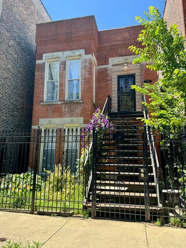 Primary Photo - 1012 S Oakley Blvd