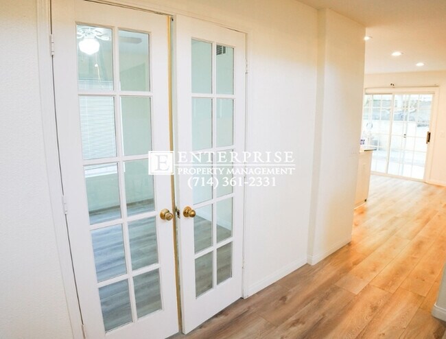 Foto del edificio - Spacious 4BD Home with Office & Yard | Top Schools