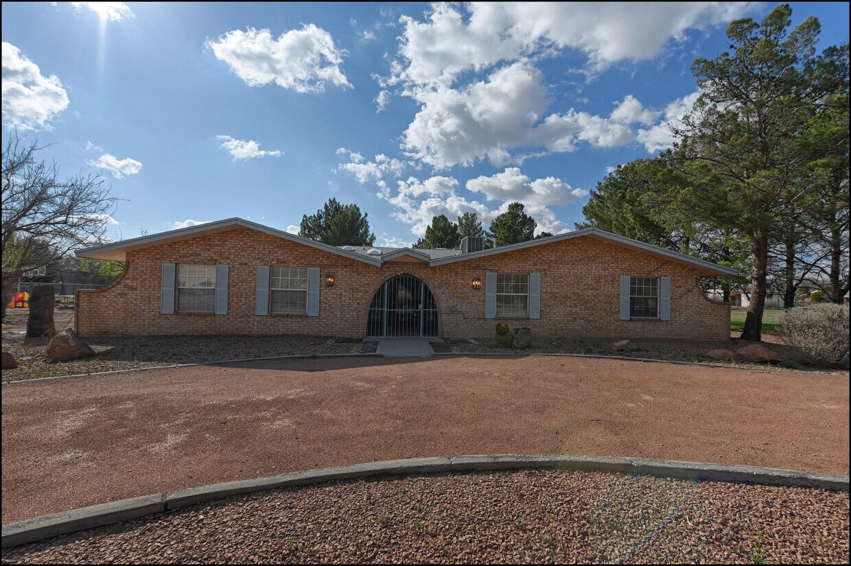 5649 Maurice Bell Dr, El Paso, TX 79932 House Rental in El Paso, TX