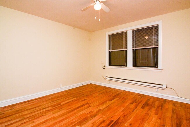 Foto del edificio - 544 W Wellington Ave