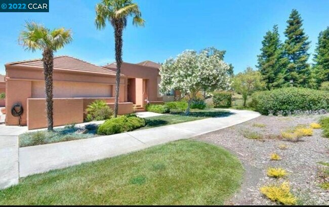 Building Photo - 4081 W Lakeshore Dr
