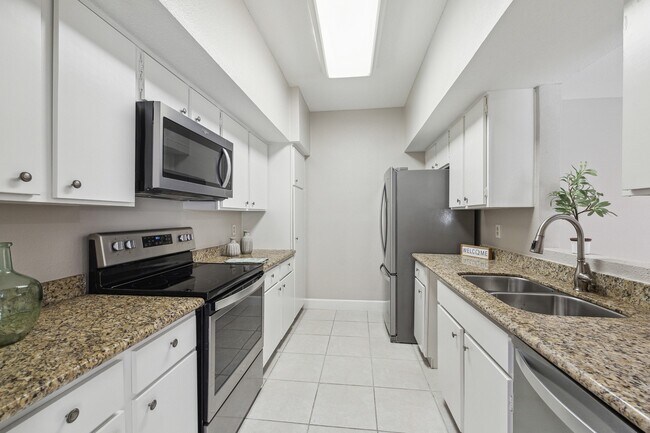 Building Photo - 1115 Augusta Dr