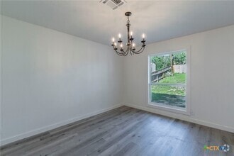 Building Photo - 4013 Valley View Dr