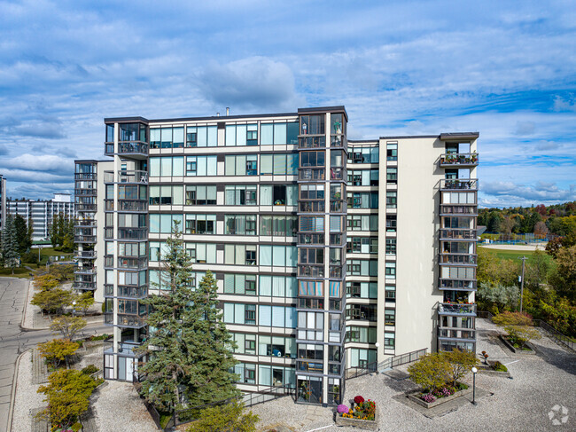 Photo du bâtiment - Woodlawn Towers III