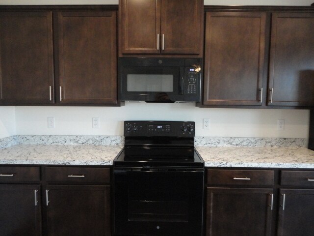 Foto del edificio - 6611 Blue Ridge Ct