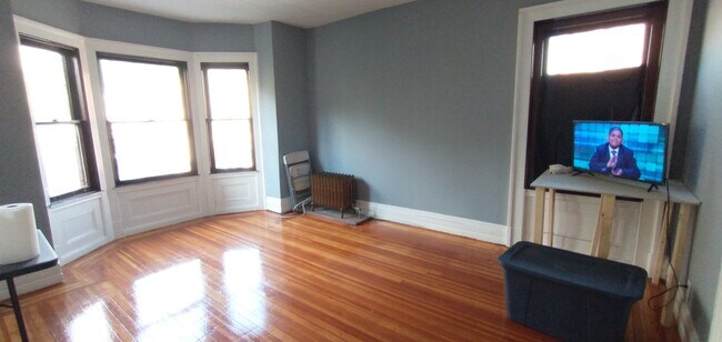 Building Photo - 402 Clinton Ave