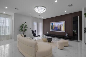 Building Photo - 6415 Bowling Green St