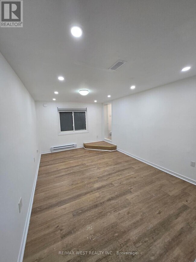 Photo du bâtiment - 645 Townline Rd N