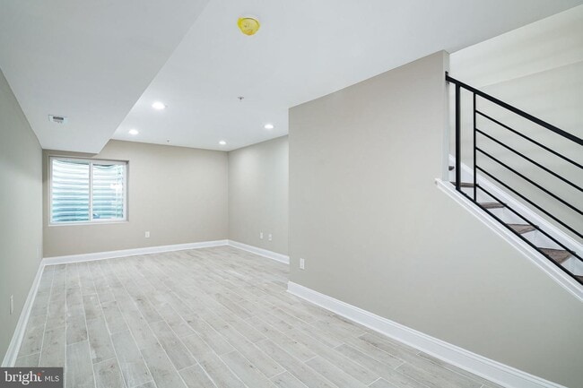 Building Photo - 1709 W Seybert St