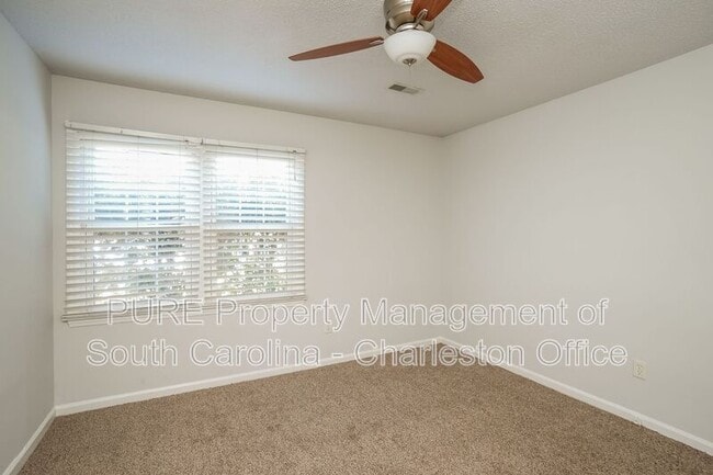 Building Photo - 7648 Hillview Ln