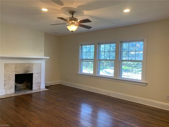 Building Photo - 2152 Middlefield Rd