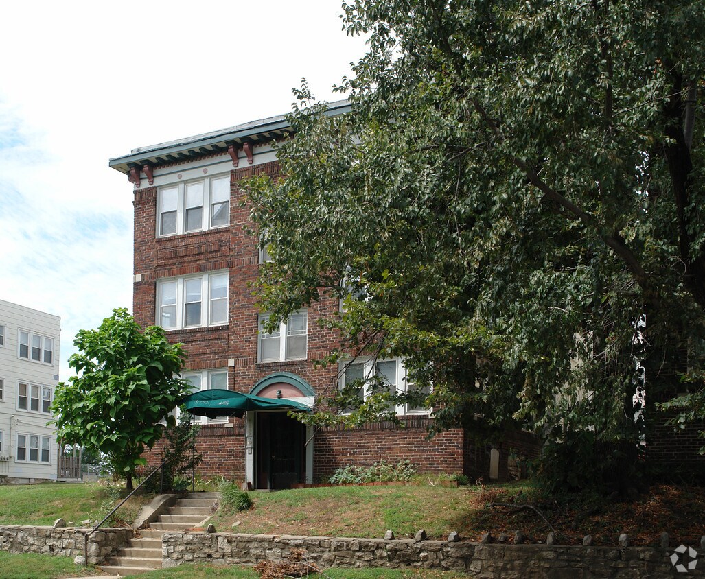 40044006 Warwick Blvd, Kansas City, MO 64111 Apartments 40044006