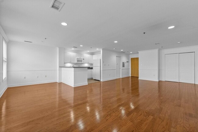 Building Photo - 812 Grand St