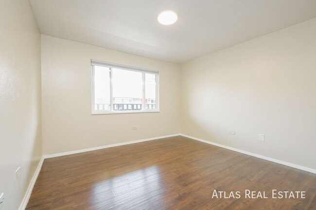 Foto del edificio - Spacious 2 bed 1 bath unit in Lakewood !