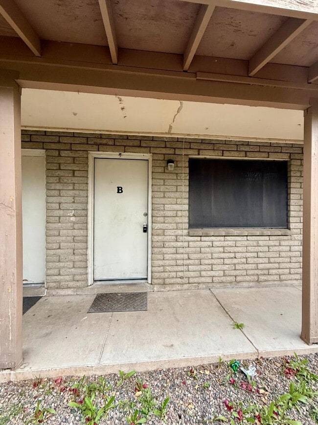 Foto del edificio - 825 E 5th St