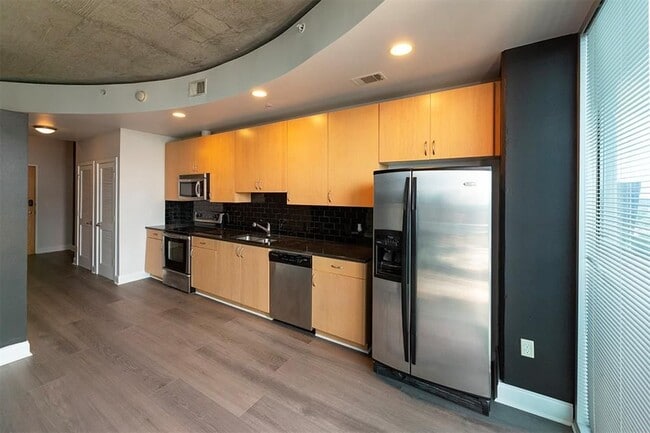 Foto del edificio - 400 W Peachtree St NW