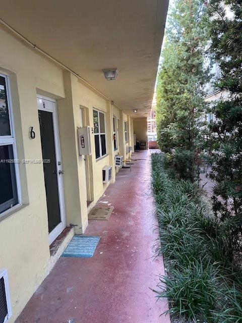 Foto del edificio - 6944 Byron Ave