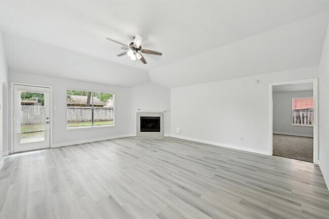 Building Photo - 2707 Shawna Lyn Dr