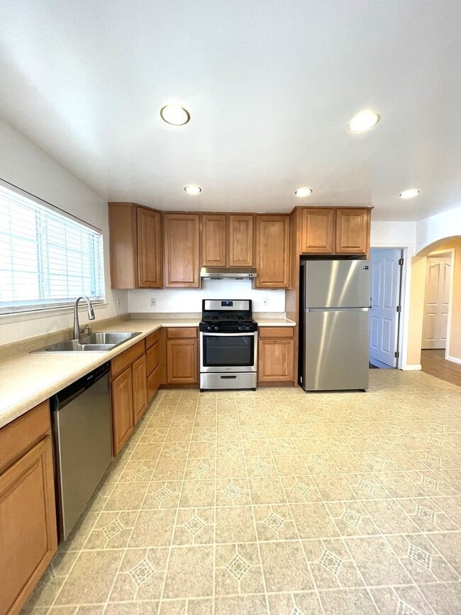 Foto del edificio - Move in Ready Updated 3 bedroom 2 Bathroom Home in Fremont